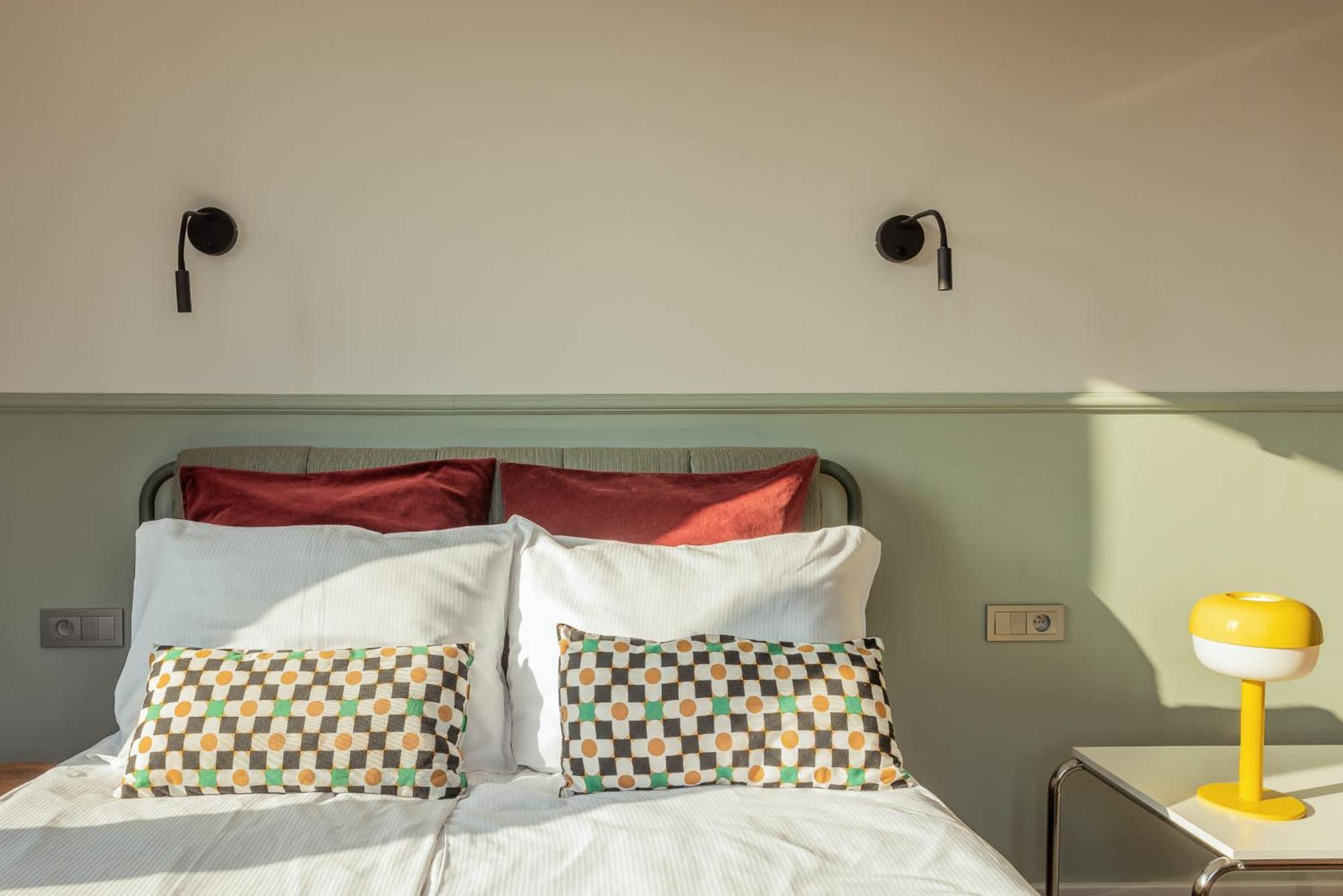 Cozy With Balcony Near Old Town By Rent Like Apartament *